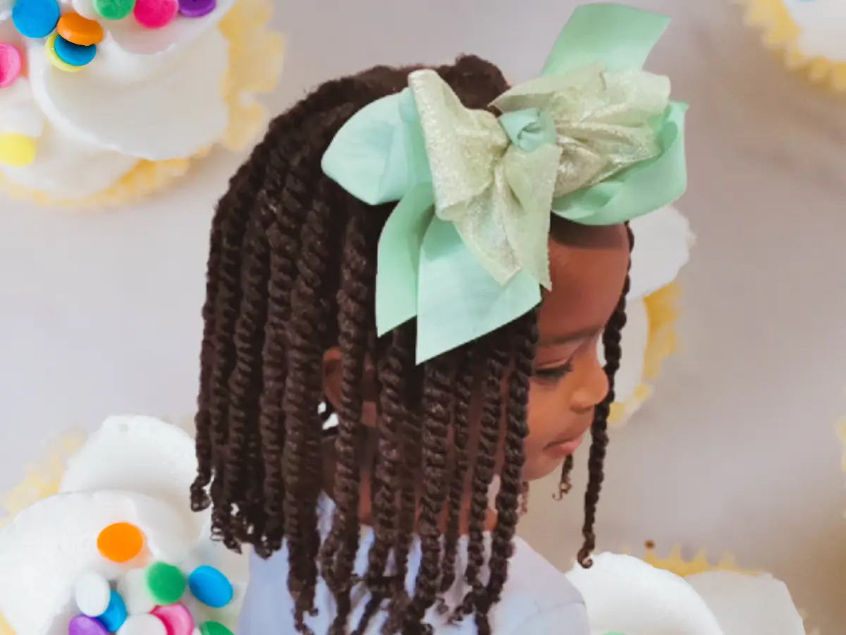 Twist Glam Un peinado afro para niñas de 8 a 11 años